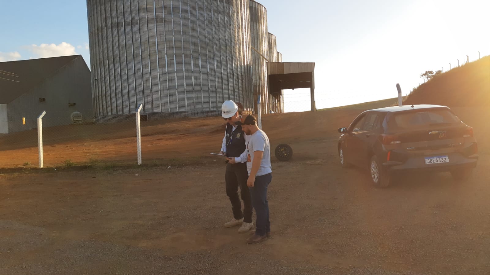 objetivo fiscalizar o armazenamento de produtos vegetais, valorizando as atividades econômicas e os profissionais envolvidos no meio rural
